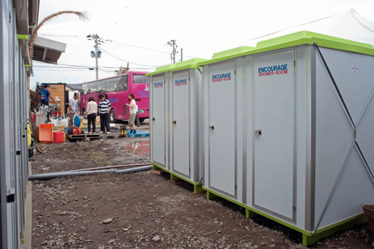 設置配管や排水の工事中