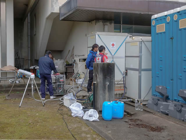 シャワー裏側と設置しているボイラー