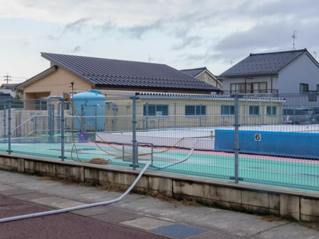 プールの水を浄化、生活用水として利用